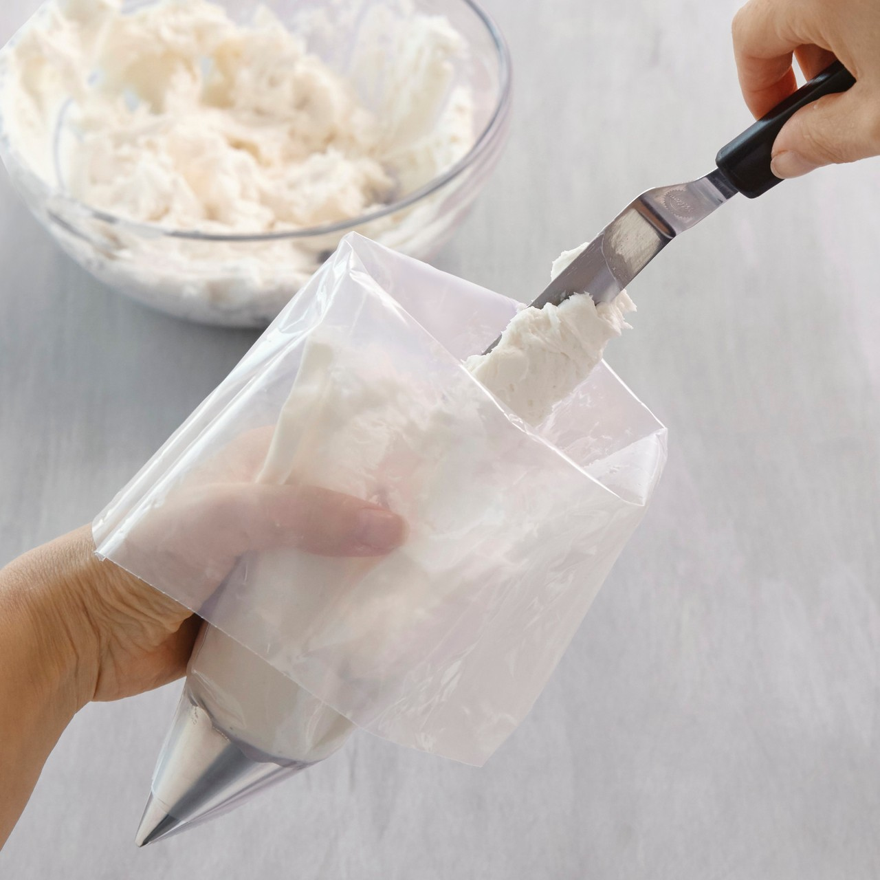 Wilton 16inch (40.6cm) Disposable Decorating Piping Bags - 12 pack
